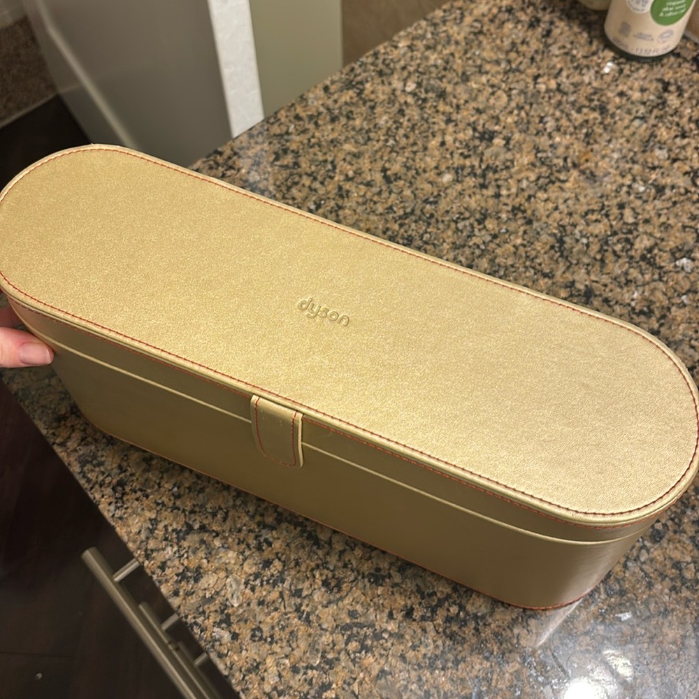 Dyson Supersonic Presentation Case